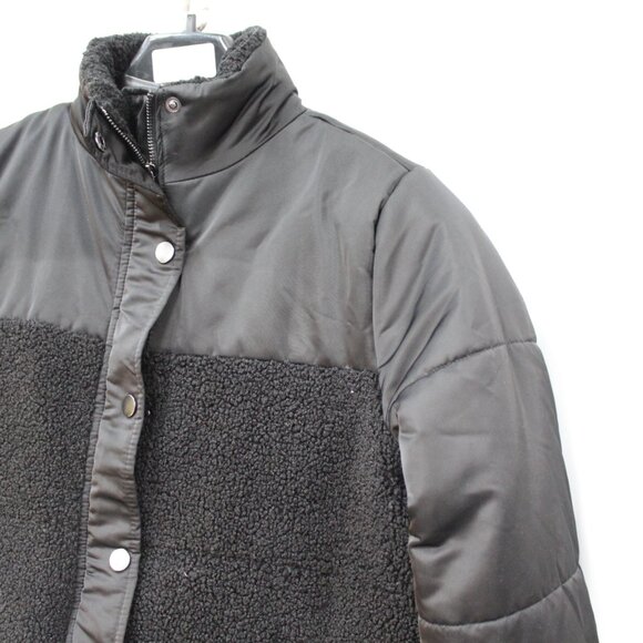 Elegant Black Puffer Jacket with Fleece Detail - Picture 5 of 9